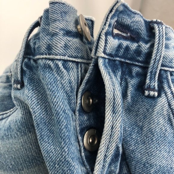 SOLD! 3X1 Light Wash Mid Rise Fringe Cropped Mom Jean 24 - Picture 9 of 10